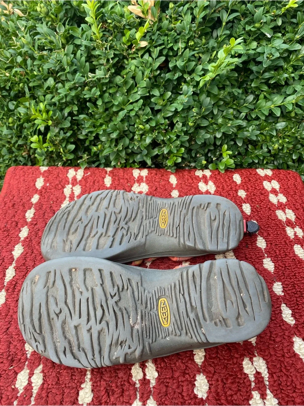 Keen Girl’s Multicolor Strappy Outdoor Coral and Pink Sandals Size 3